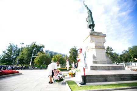 27.08.2020 Depunere de flori la Memorialul ”Eternitate” și la Monumentul lui Ștefan cel Mare și Sfânt (50273294908)