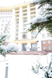 28.01.2021 Iarna în scuarul Parlamentului Republicii Moldova (50884165917)