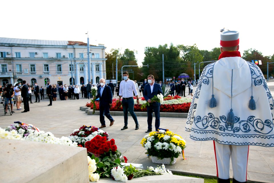 27.08.2020 Depunere de flori la Memorialul ”Eternitate” și la Monumentul lui Ștefan cel Mare și Sfânt (50273293238)
