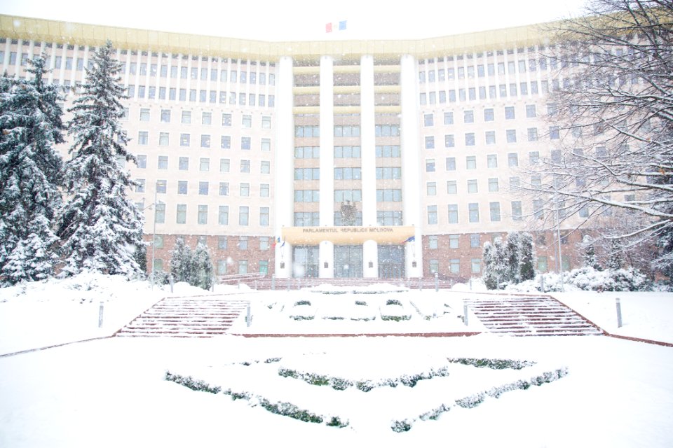 28.01.2021 Iarna în scuarul Parlamentului Republicii Moldova (50884168367)