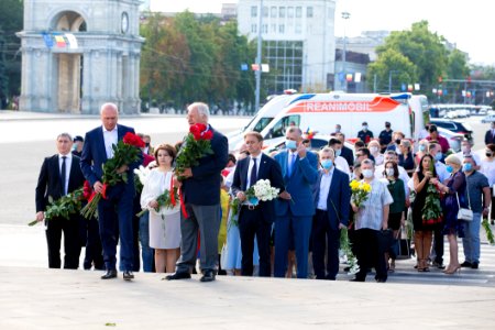 27.08.2020 Depunere de flori la Memorialul ”Eternitate” și la Monumentul lui Ștefan cel Mare și Sfânt (50273958431)