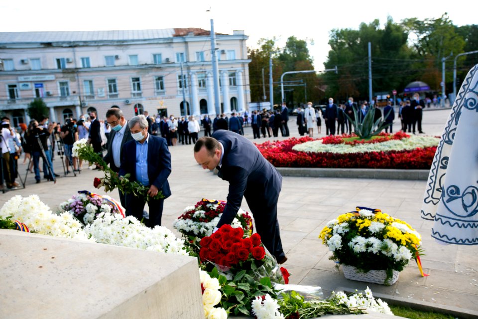 27.08.2020 Depunere de flori la Memorialul ”Eternitate” și la Monumentul lui Ștefan cel Mare și Sfânt (50274132157)