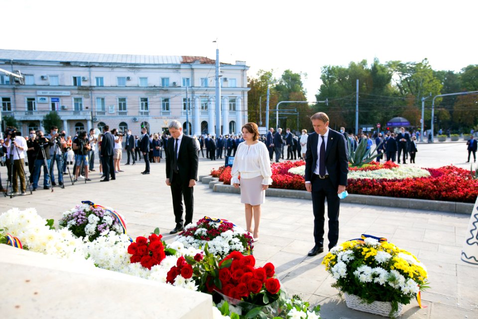 27.08.2020 Depunere de flori la Memorialul ”Eternitate” și la Monumentul lui Ștefan cel Mare și Sfânt (50273964446)