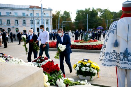 27.08.2020 Depunere de flori la Memorialul ”Eternitate” și la Monumentul lui Ștefan cel Mare și Sfânt (50273967651)