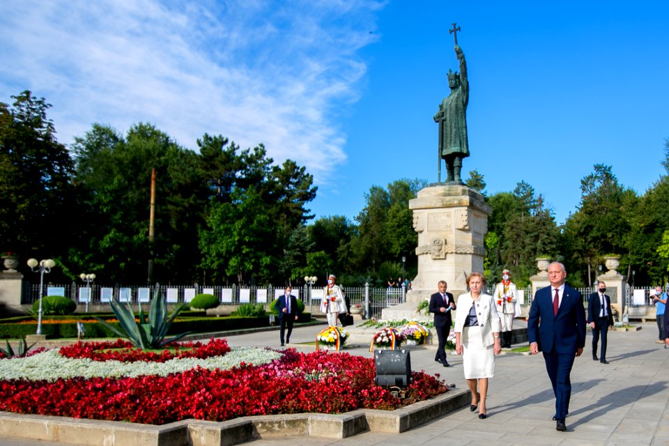 27.08.2020 Depunere de flori la Memorialul ”Eternitate” și la Monumentul lui Ștefan cel Mare și Sfânt (50273968741)