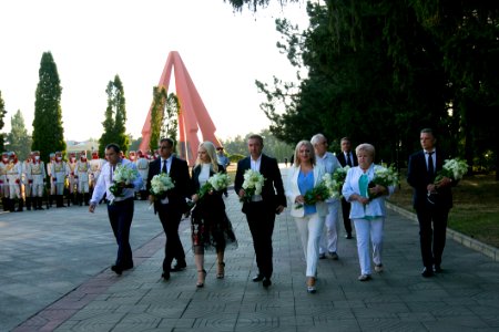 27.08.2020 Depunere de flori la Memorialul ”Eternitate” și la Monumentul lui Ștefan cel Mare și Sfânt (50274121867)