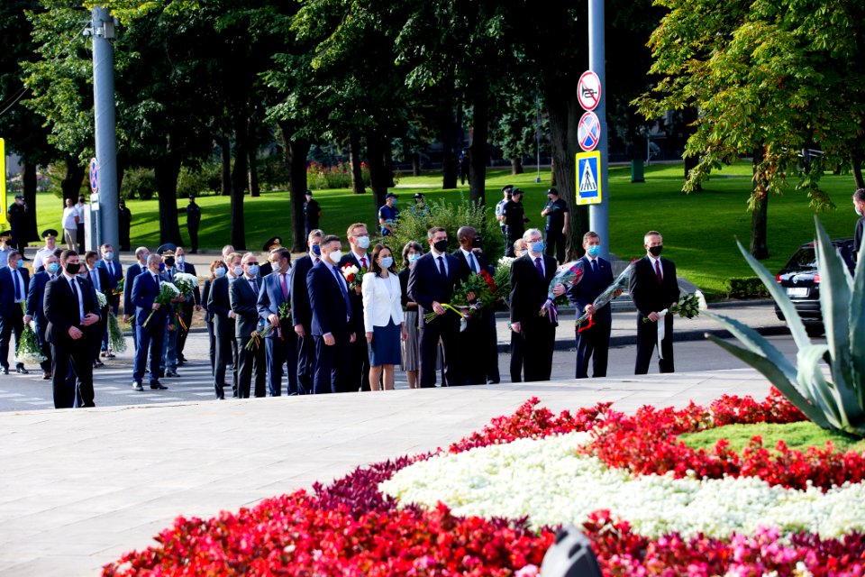 27.08.2020 Depunere de flori la Memorialul ”Eternitate” și la Monumentul lui Ștefan cel Mare și Sfânt (50274123157)