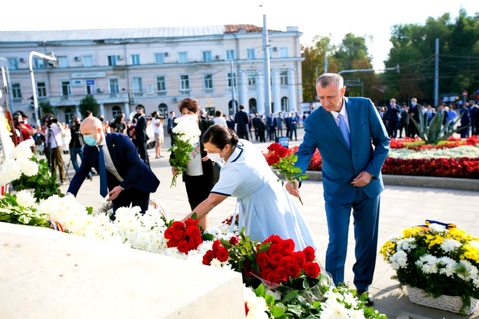27.08.2020 Depunere de flori la Memorialul ”Eternitate” și la Monumentul lui Ștefan cel Mare și Sfânt (50274127582)