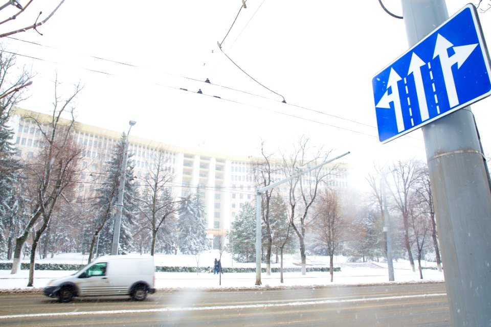 28.01.2021 Iarna în scuarul Parlamentului Republicii Moldova (50883341733)