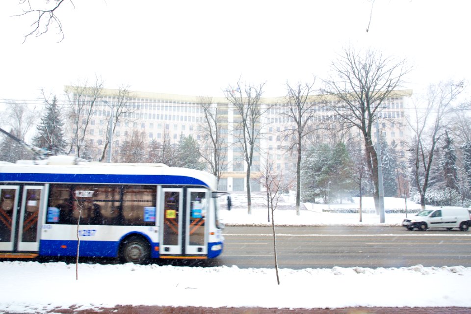 28.01.2021 Iarna în scuarul Parlamentului Republicii Moldova (50884167322)