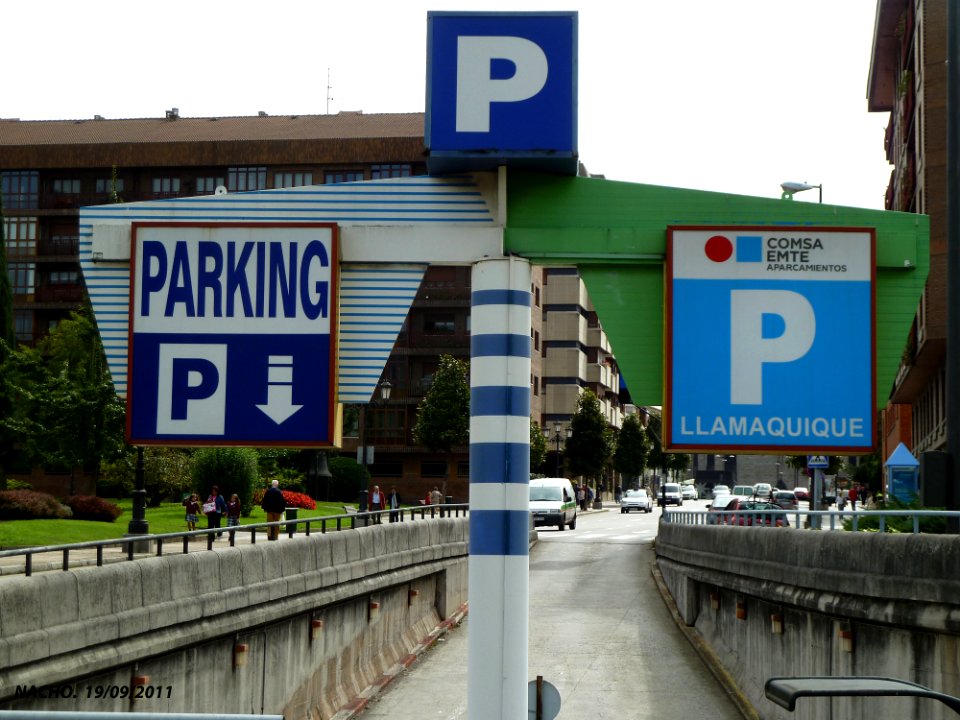 Aparcamiento subterráneo de Llamaquique (10613203654)
