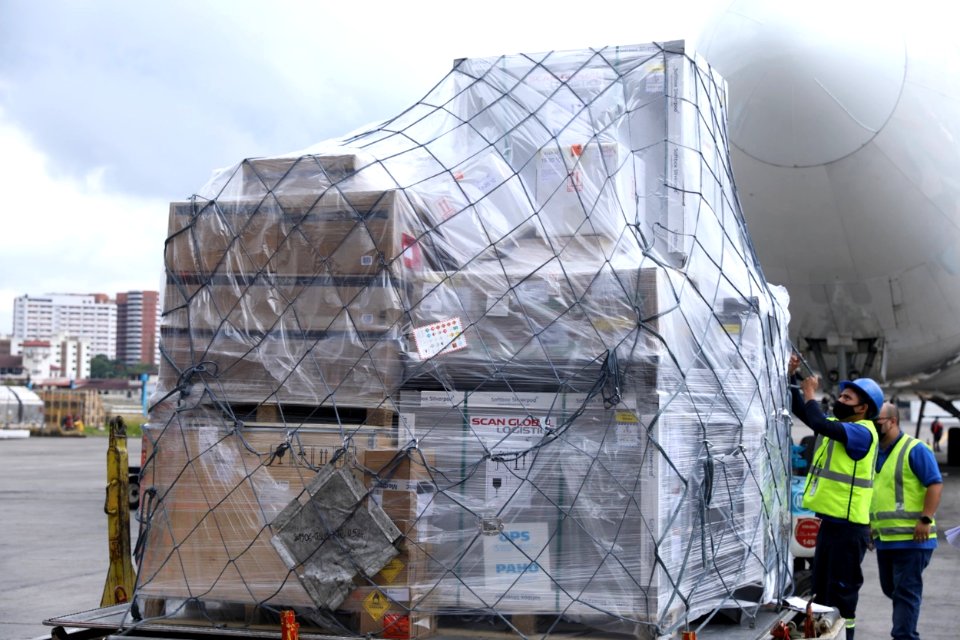 Arribo de vacunas AstraZeneca, Donación Gobierno de España0088 (51359090047)