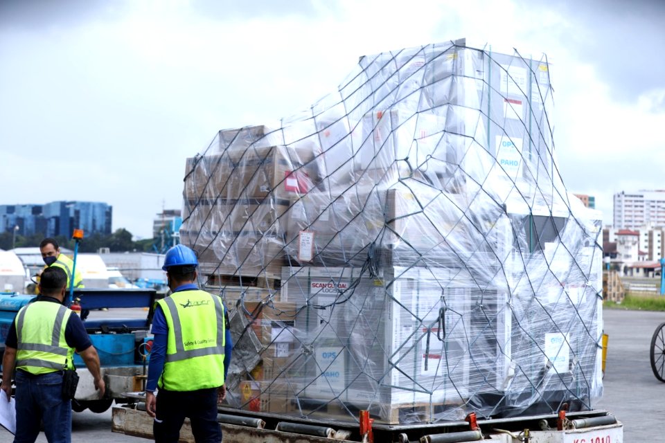 Arribo de vacunas AstraZeneca, Donación Gobierno de España0092 (51360063513)