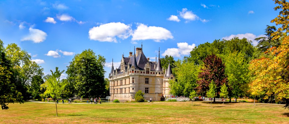 Azay-le-Rideau dans son écrin (48460502401)