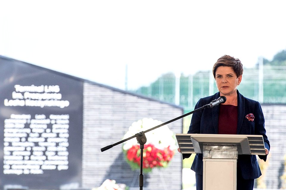 Beata Szydło podczas nadania imienia Prezydenta Lecha Kaczyńskiego Terminalowi LNG w Świnoujściu