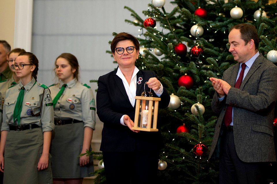 Betlejemskie Światło Pokoju w Kancelarii Premiera (31472366952)