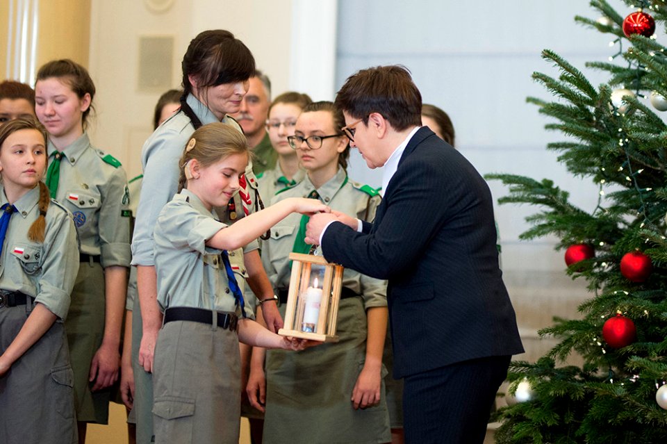 Betlejemskie Światło Pokoju w Kancelarii Premiera (31472366092)