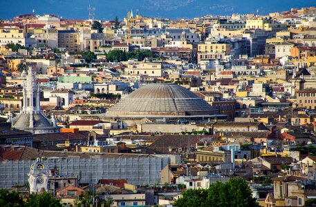 Round monuments dome