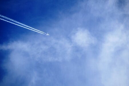 Condensation line sky airliner
