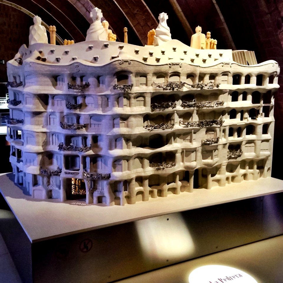 Casa Milà, Barcelona (35834105354)