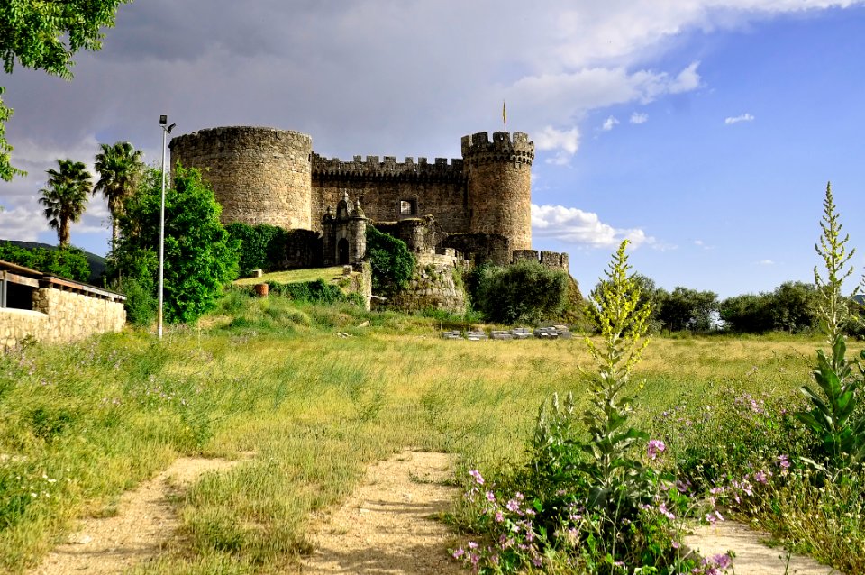 Castillo de Mombeltrán - Ávila (17396459494)