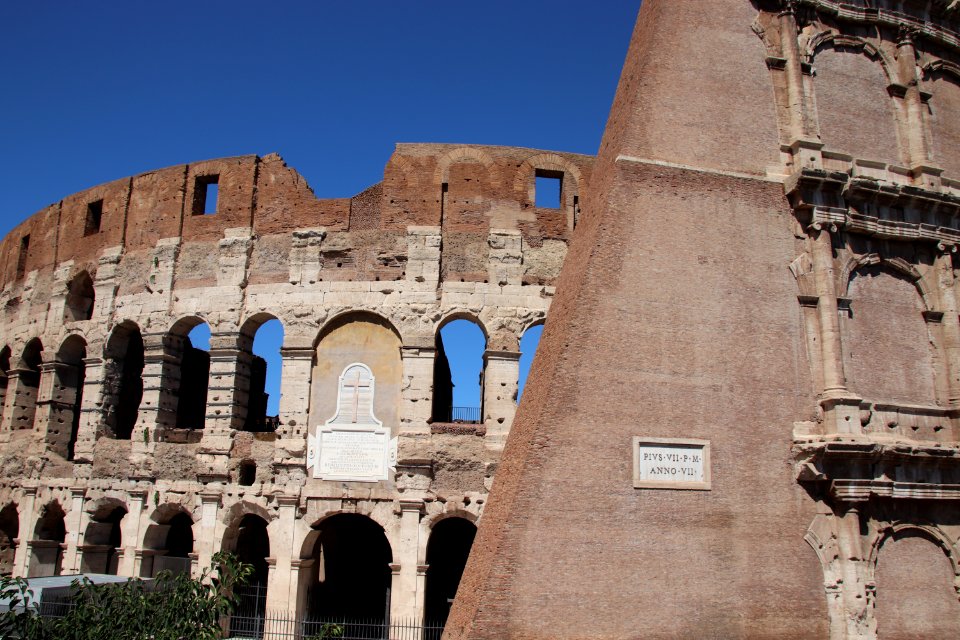 Colosseum (48413087037)