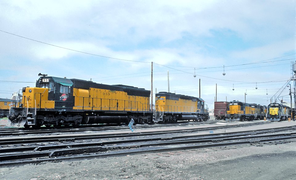 CNW SD45 959 and SD40-2 6804 at Butler (Milwaukee), WI in July 1982 (32266367982)