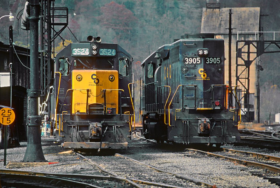 CO 3524 and BO 3905 in Thurmond, WV in October 1981 B10 (31995252811)