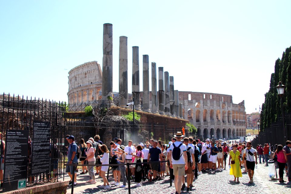 Colosseum (48412835856)