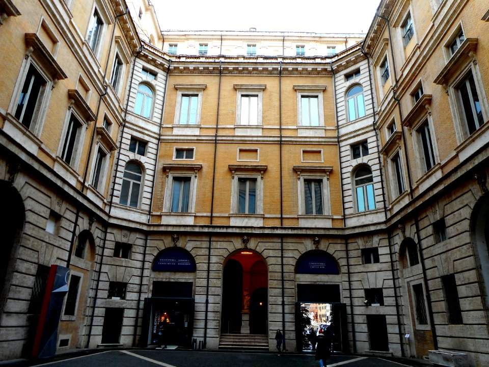 Court-yard of the Braschi palace in Rome (1791-1796) by architect Cosimo Morelli (39112288060)