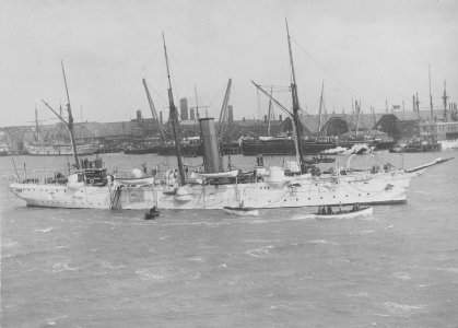 Cruiser HMS Porpoise (1886) Location unknown. (49697784076) photo