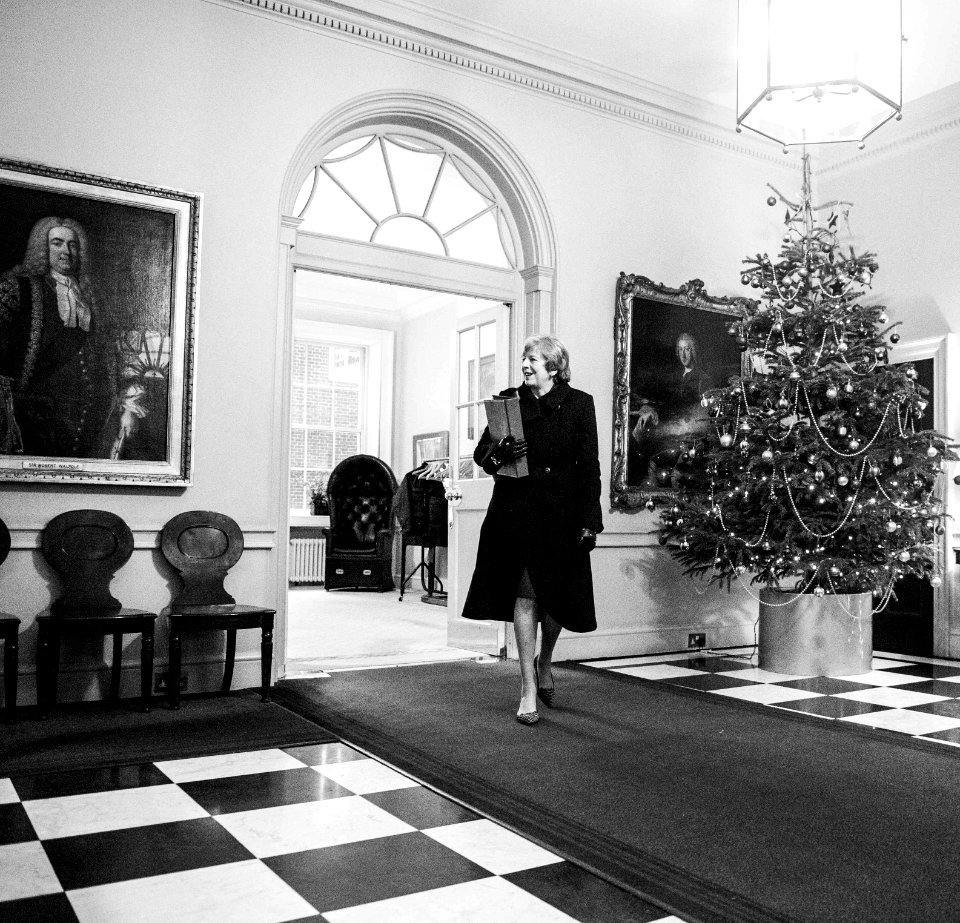 Departing for PMQs (38298746885)