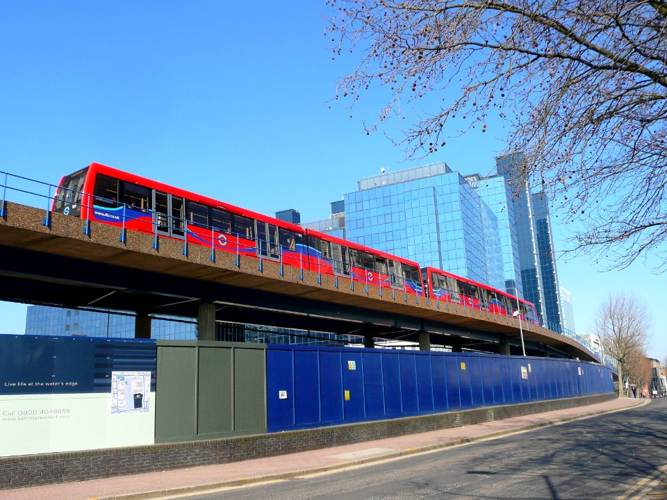 DLR-B07-109-NrCrossharbour-P1140664 (36229563030)