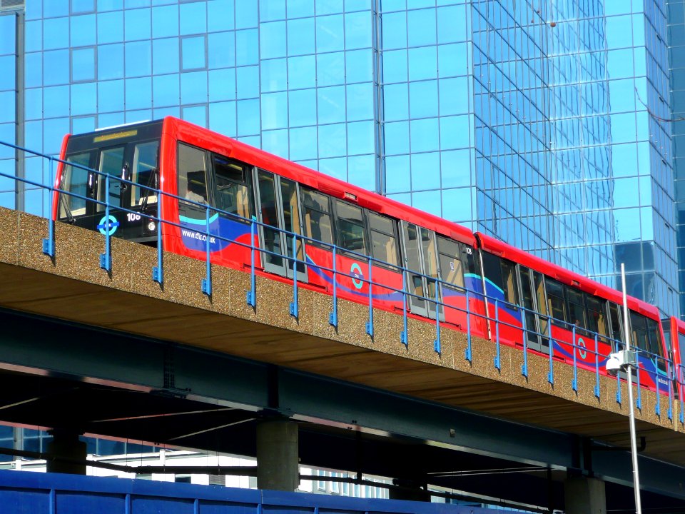 DLR-B07-108-NrCrossharbour-P1140668 (36229568500)