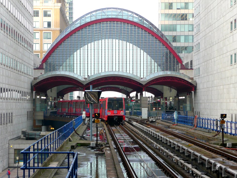 DLR-B2K-02-CanaryWharf-P1070530 (35804657683)