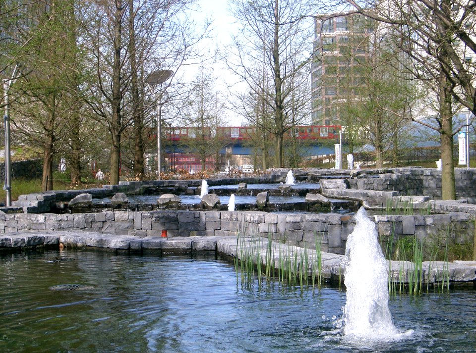 DLR-MiddleDock-JubileeGdns-CIMG6495 (35856019784)