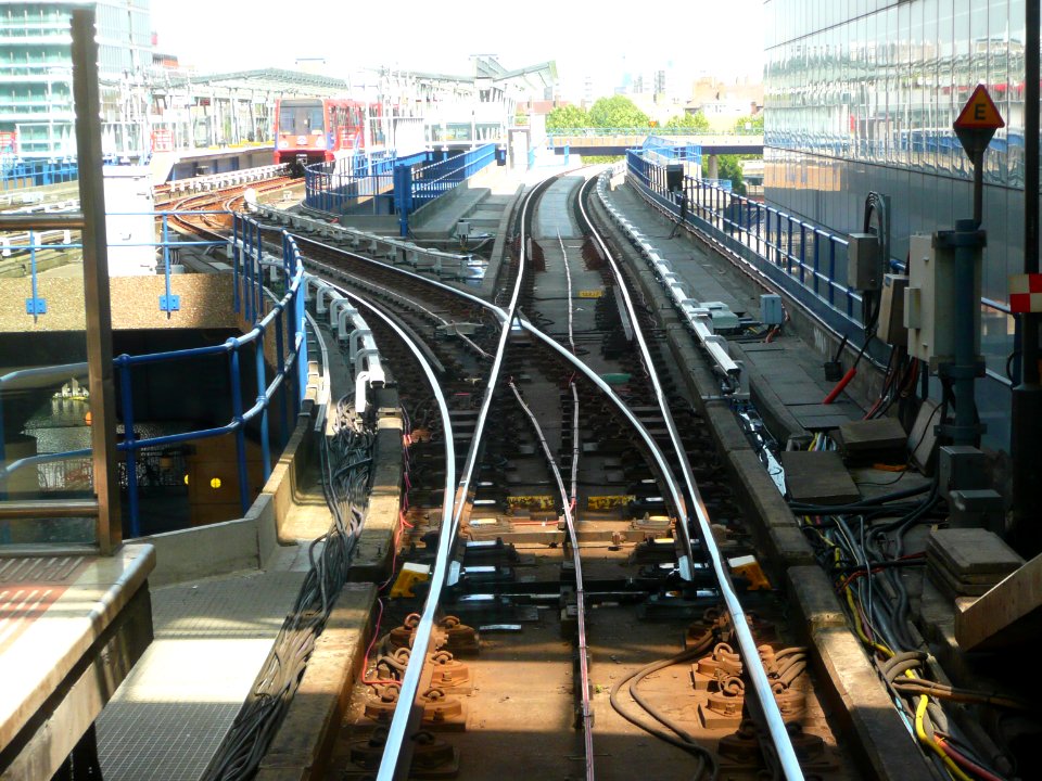DLR-Track-CanaryWharf-P1160331 (36552830051)