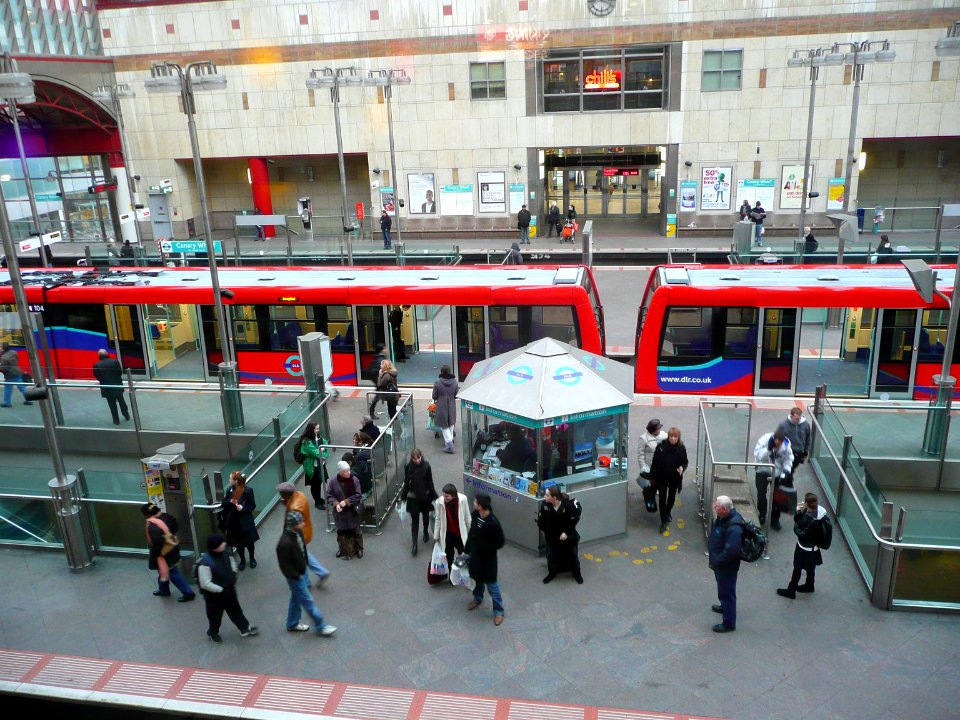 DLR-B07-CanaryWharf-P1070538 (36613958615)