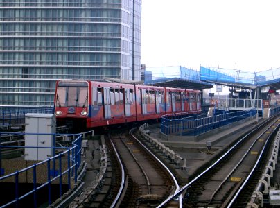 DLR-B92-26-WestIndiaQuay-CIMG6681 (35855977374)