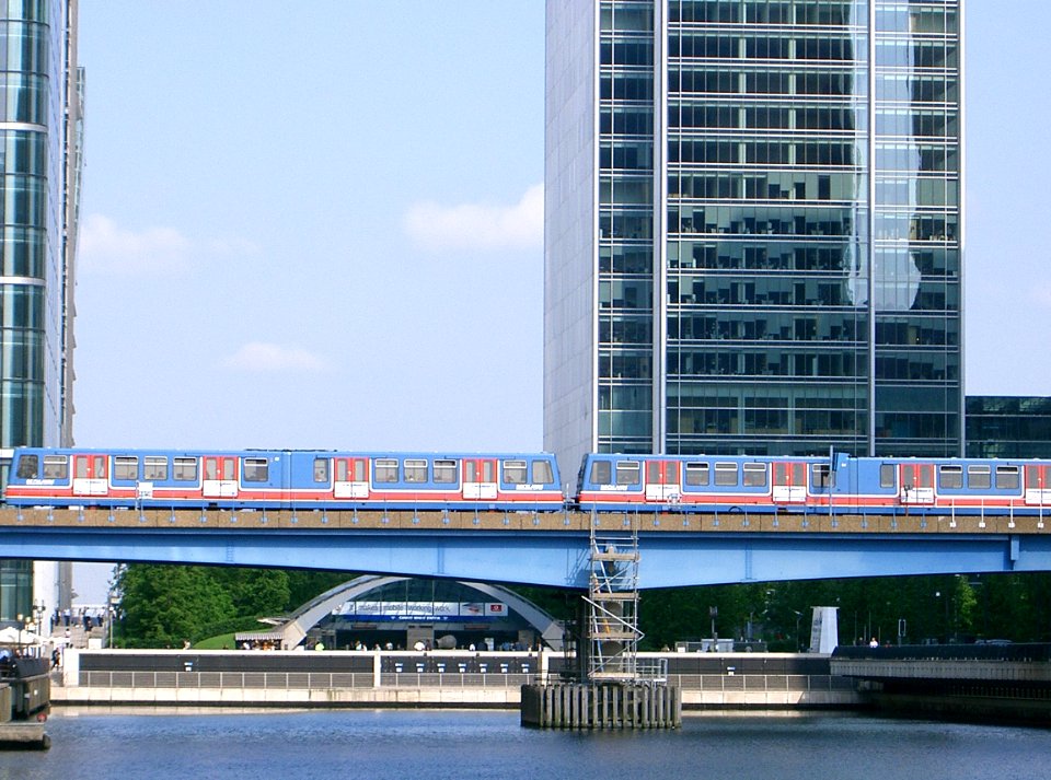 DLR-MiddleDock-CIMG0220 (36457047492)