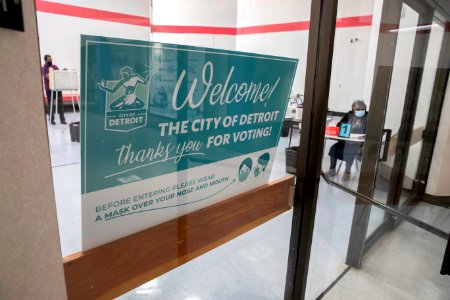 Duggan voting at Butzel Family Ctr.-2358 (50432837608)