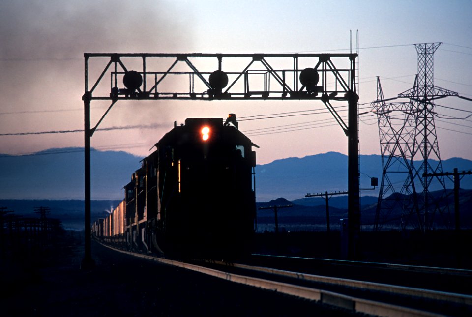 Early Morning at Sandcut, CA. Santa Fe Trains -- 4 Photos (31309667255)