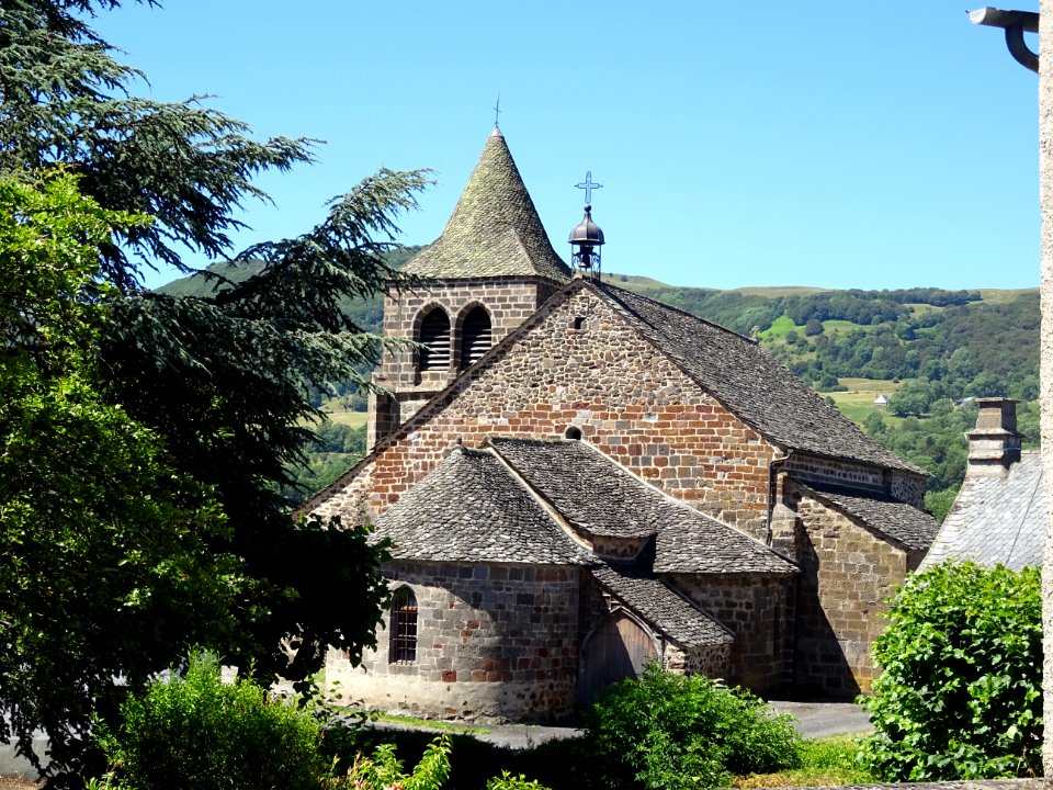 Eglise Saint-Léger, église romane du XIIe siècle, Cheylade, Cantal