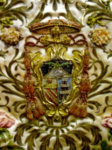 Embroidered coat of arms - Holy vestments - Neapolitan embroidery 17th century - Museum Quadreria dei Girolamini in Naples (43364325010)