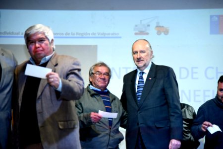 ENTREGA DE BENEFICIOS PARA PEQUEÑOS MINEROS DE LA PROVINCIA DE PETORCA (29678059357)