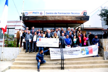 ENTREGA DE BENEFICIOS PARA PEQUEÑOS MINEROS DE LA PROVINCIA DE PETORCA (30745436898)