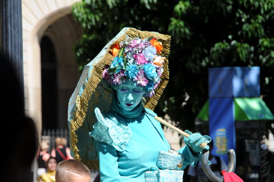 Living statue woman image