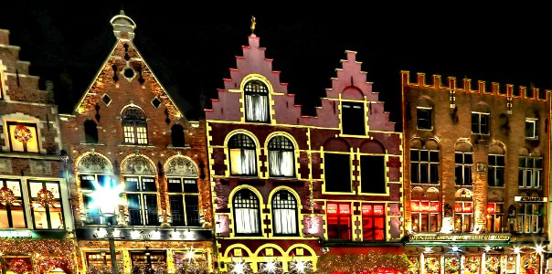Façades de la grande place (44656153590)