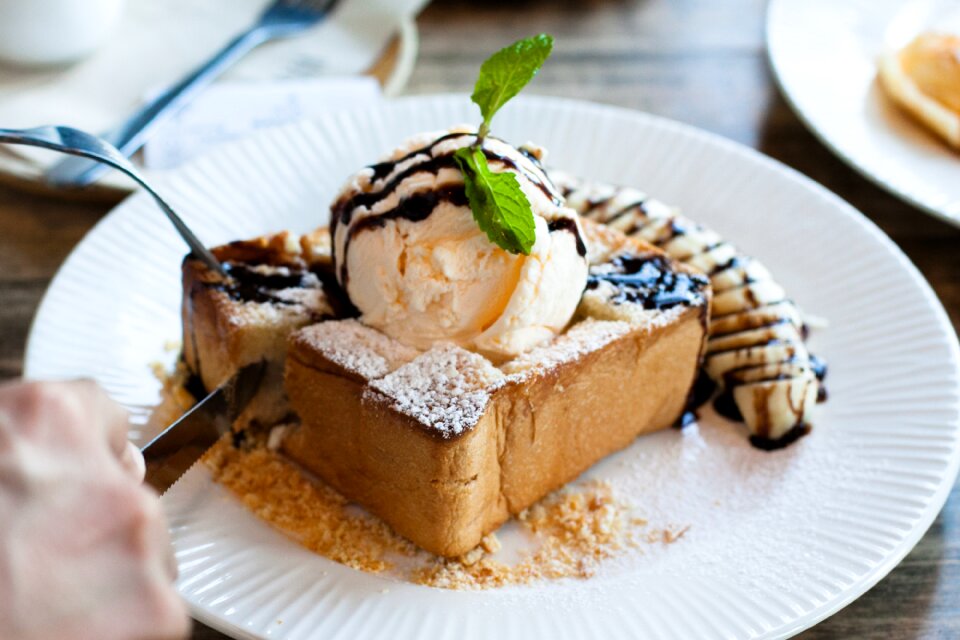 Chocolate icecream toast