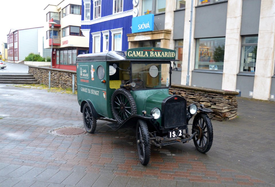 Fabulous Old Ford, Isafjordur, Iceland (48756419341)